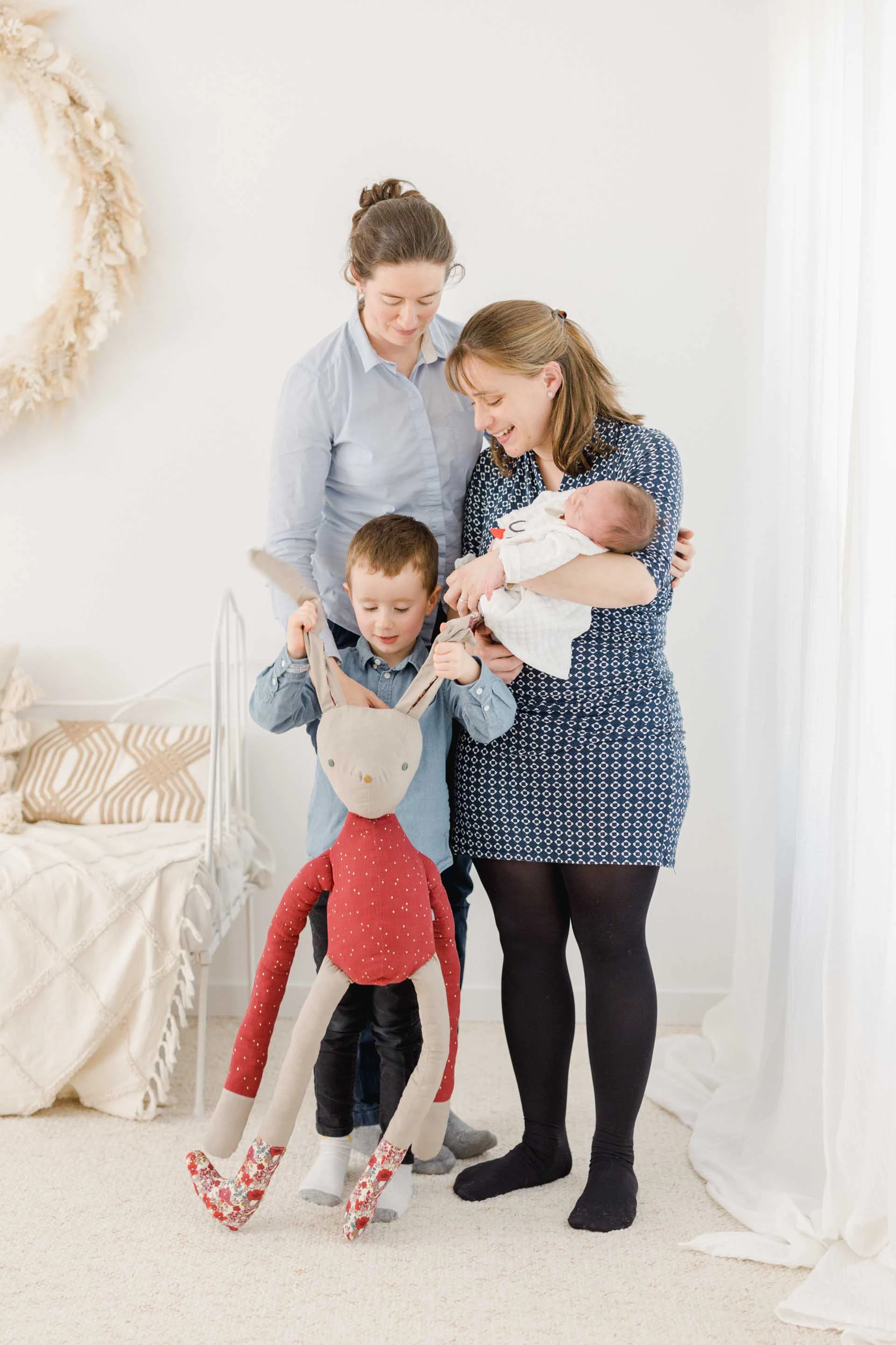 jouet enfant marron gris